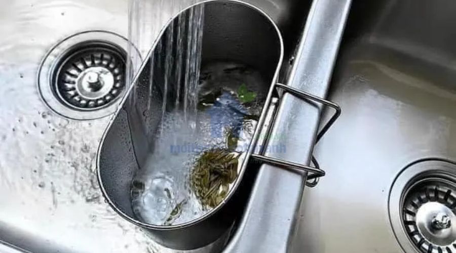 Khay lọc rác bồn rửa bát thông minh giúp chặn tắc nghẽn