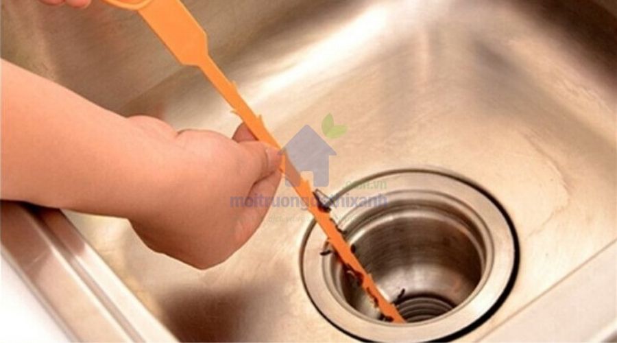 Hướng dẫn sử dụng que thông tắc bồn rửa bát an toàn tại nhà