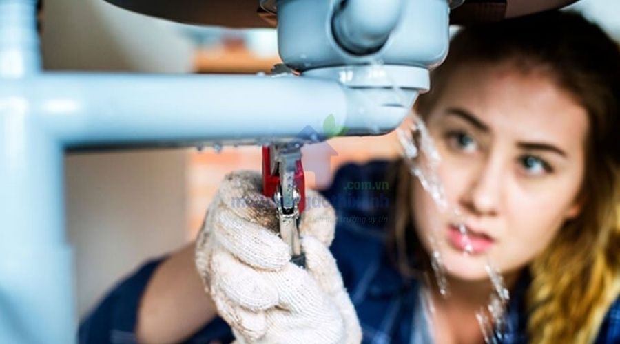 5 cách thông tắc ống nước bồn rửa bát tại nhà tiết kiệm