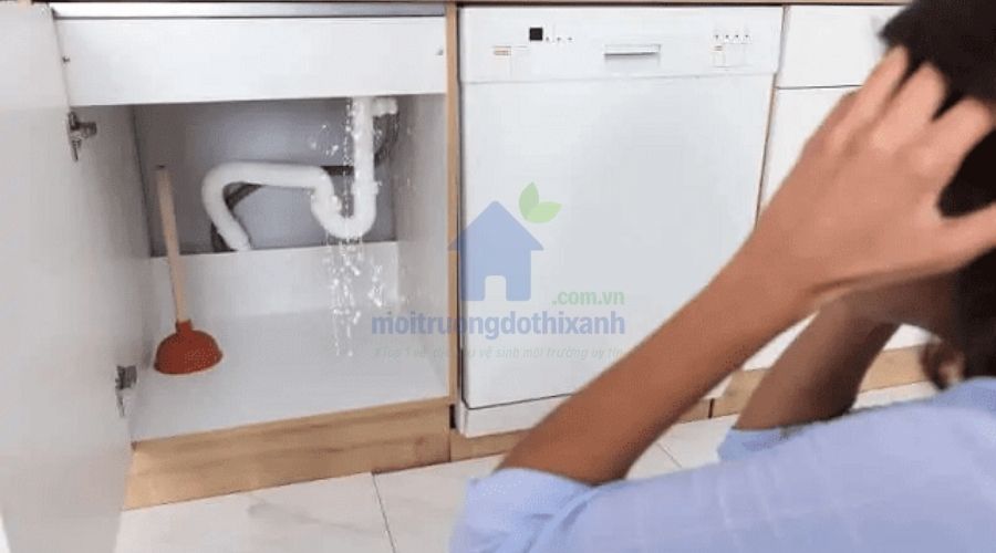 Cách khắc phục bồn rửa chén bị rỉ nước hiệu quả