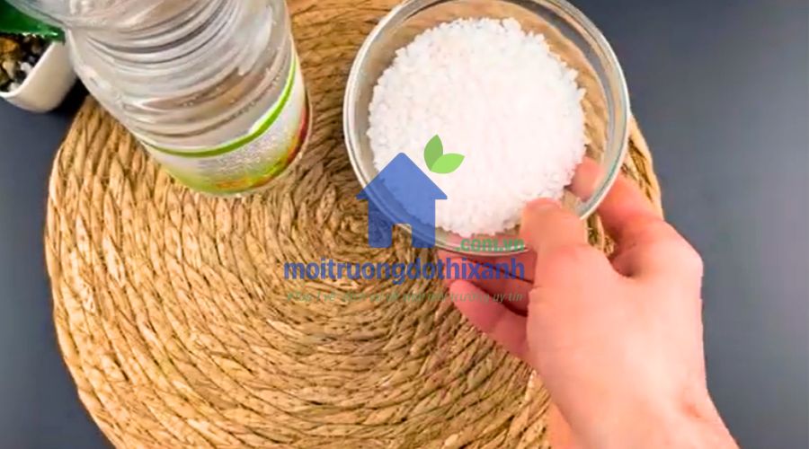 Mẹo thông bồn rửa bát bằng muối