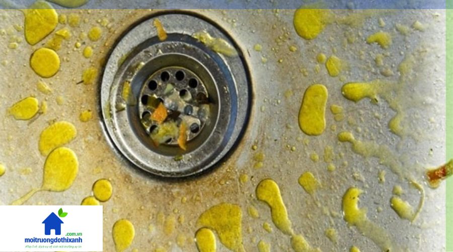 cống đọng mỡ khiến cống bốc mùi hôi