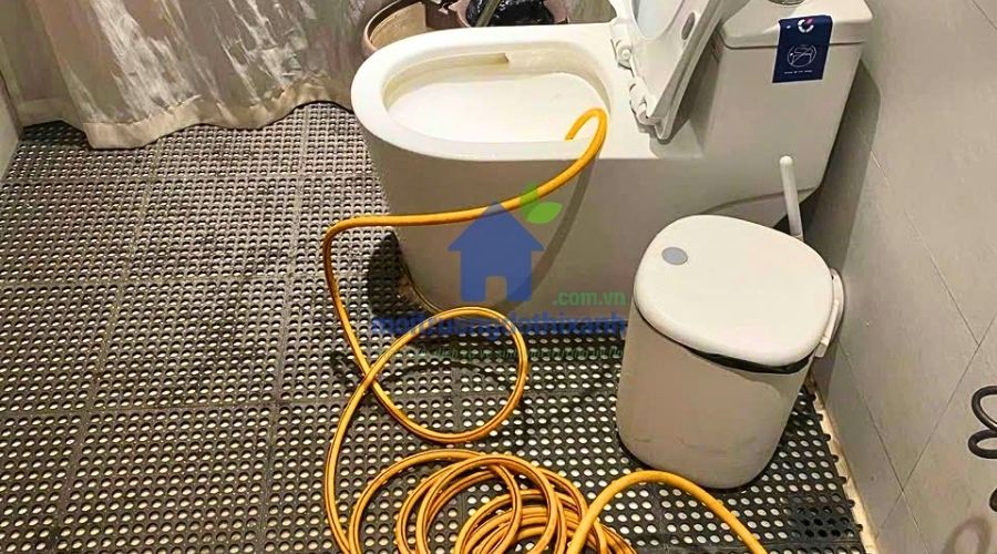 Hình ảnh thợ thông tắc bồn cầu tại Cần Thơ