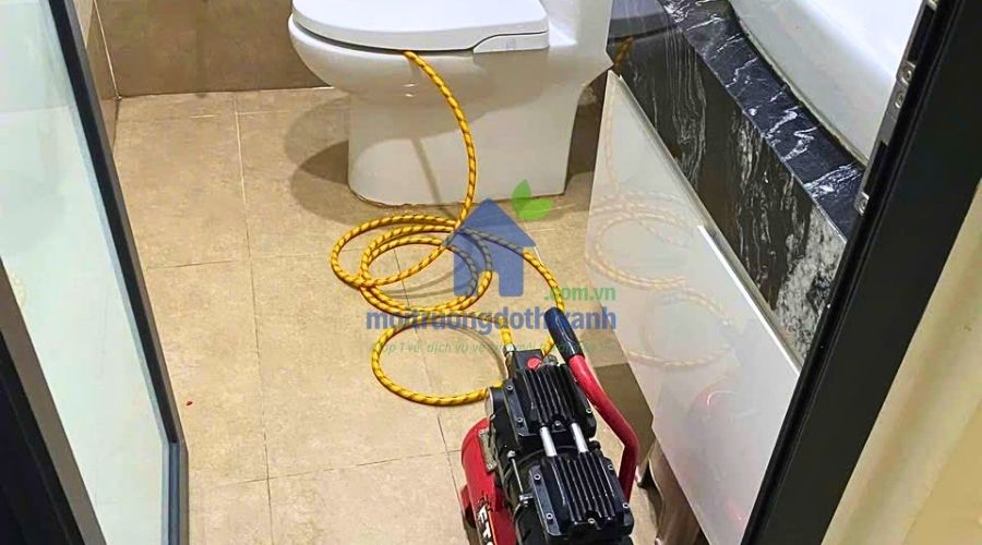 Hình ảnh hướng dẫn thông bồn cầu nghẹt tại nhà ở Liên Chiểu
