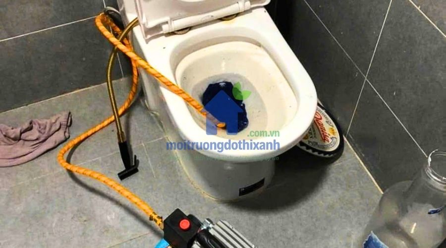 Cách thông bồn cầu nghẹt bằng nước sôi hiệu quả ở Liên Chiểu